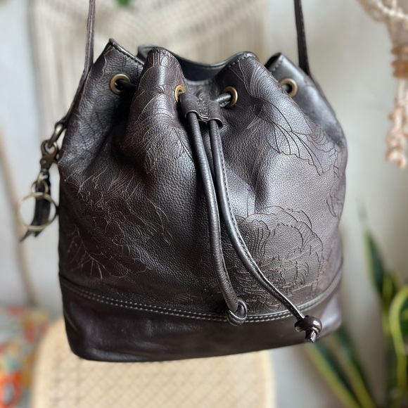 Frye & Co. Brown Leather Floral Embossed Bucket Bag Drawstring Crossbody Purse - Picture 2 of 15